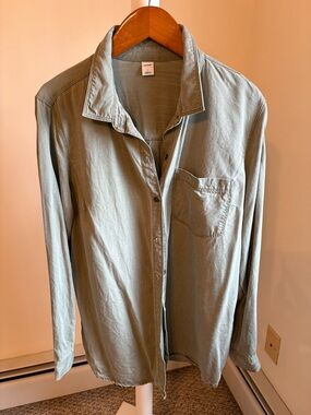 Old Navy Light Sage Button-Down Shirt — L